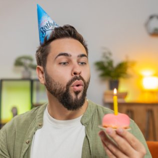 Что подарить парню на День рождения: идеи и готовые варианты: фото Что подарить парню на День рождения: идеи и готовые варианты: фото - ORNER